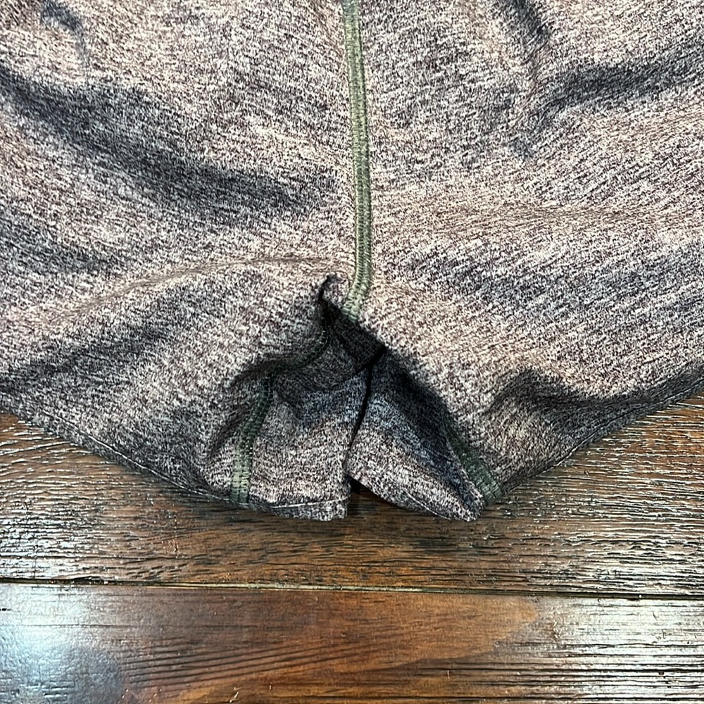 🪩Grey Lululemon Hotty Hots! Size 4! 4inch inseam! Like new!🪩 - Picture 8 of 12